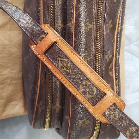 LV Nile Messenger Bag - Picture 3 of 11